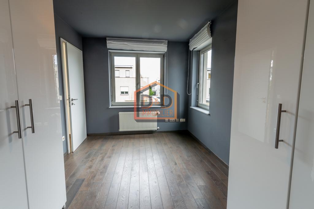 Maison à Bertrange, 160 m², 2 chambres, 2 salles de bain, 1 garage, 3 000 €/mois