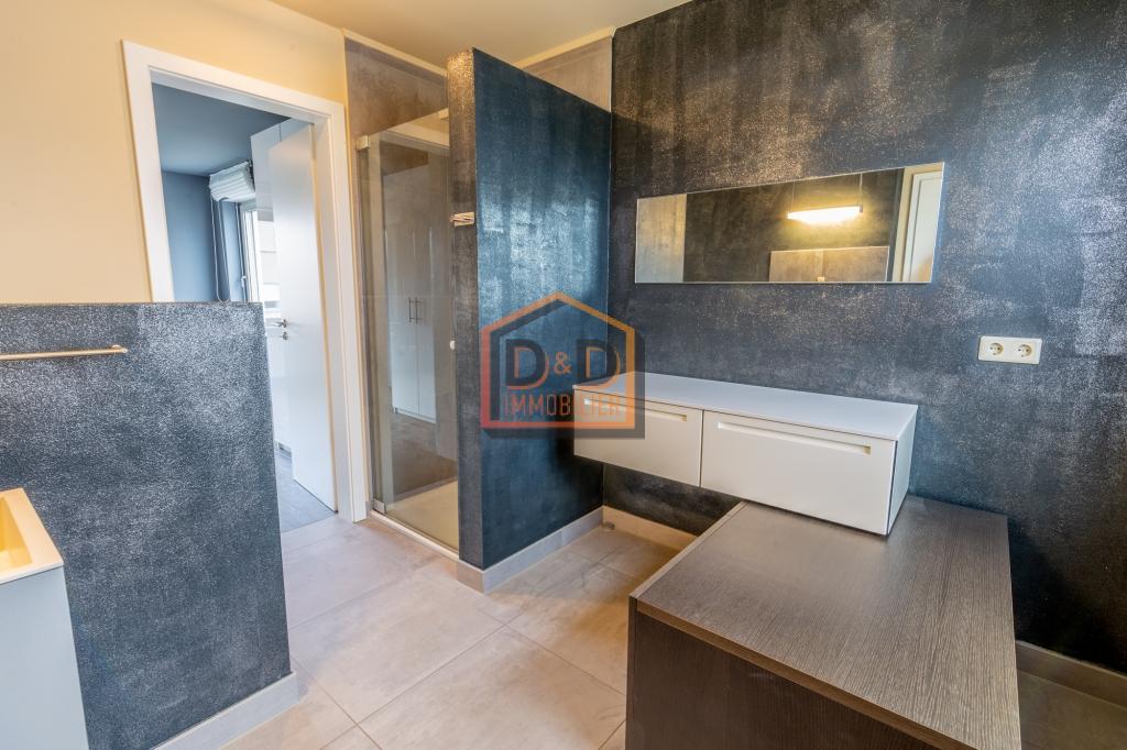 Maison à Bertrange, 160 m², 2 chambres, 2 salles de bain, 1 garage, 3 000 €/mois