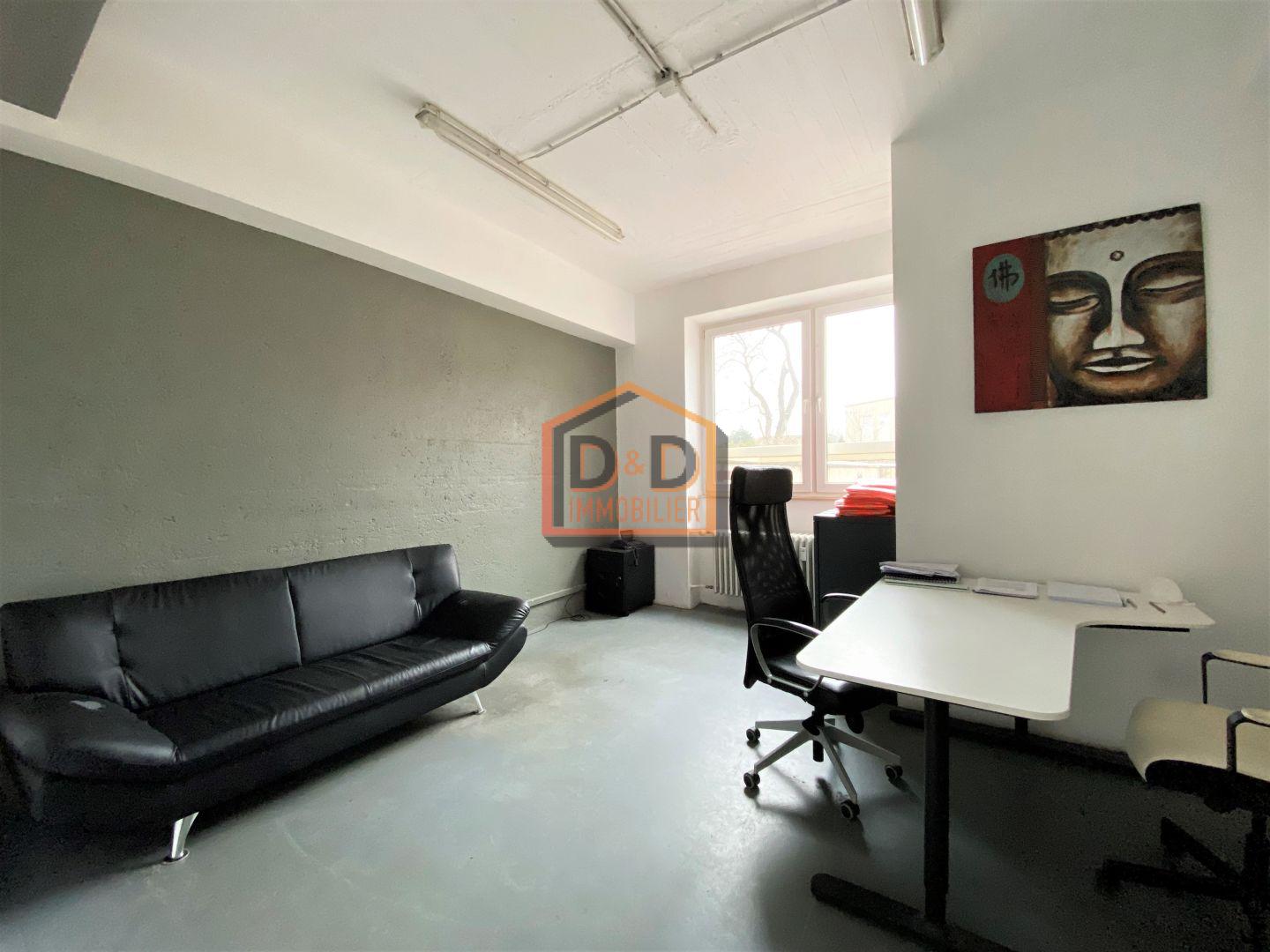 Commerce à Luxembourg-Hamm, 180 m², 3 200 €/mois