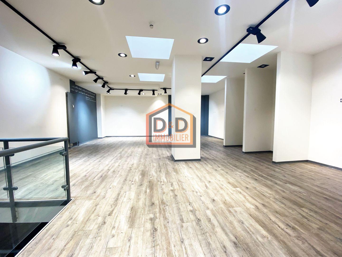 Commerce à Luxembourg-Centre, 240 m², 7 500 €/mois