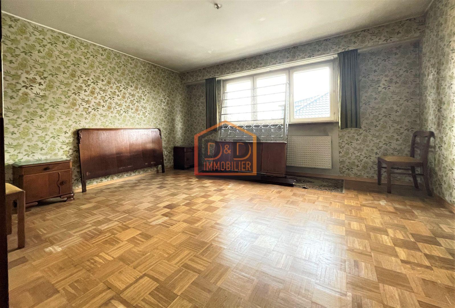 Maison à Howald, 285 m², 5 chambres, 1 salle de bain, 2 garages, 1 802 900 €