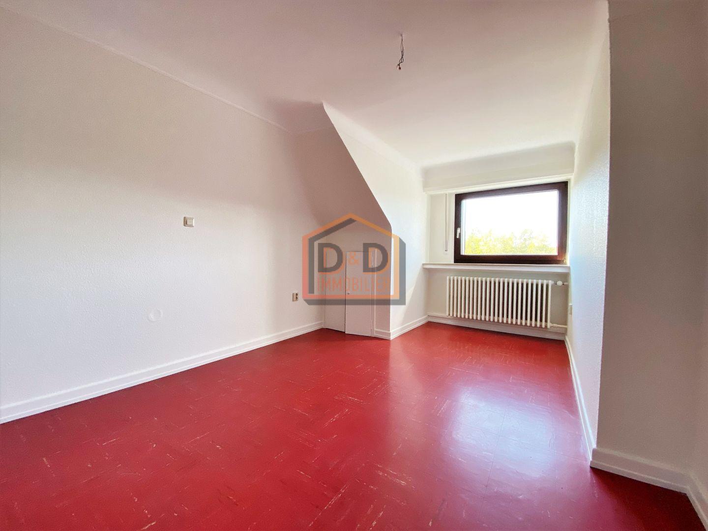 Maison à Luxembourg-Gasperich, 180 m², 5 chambres, 2 garages, 2 650 €/mois