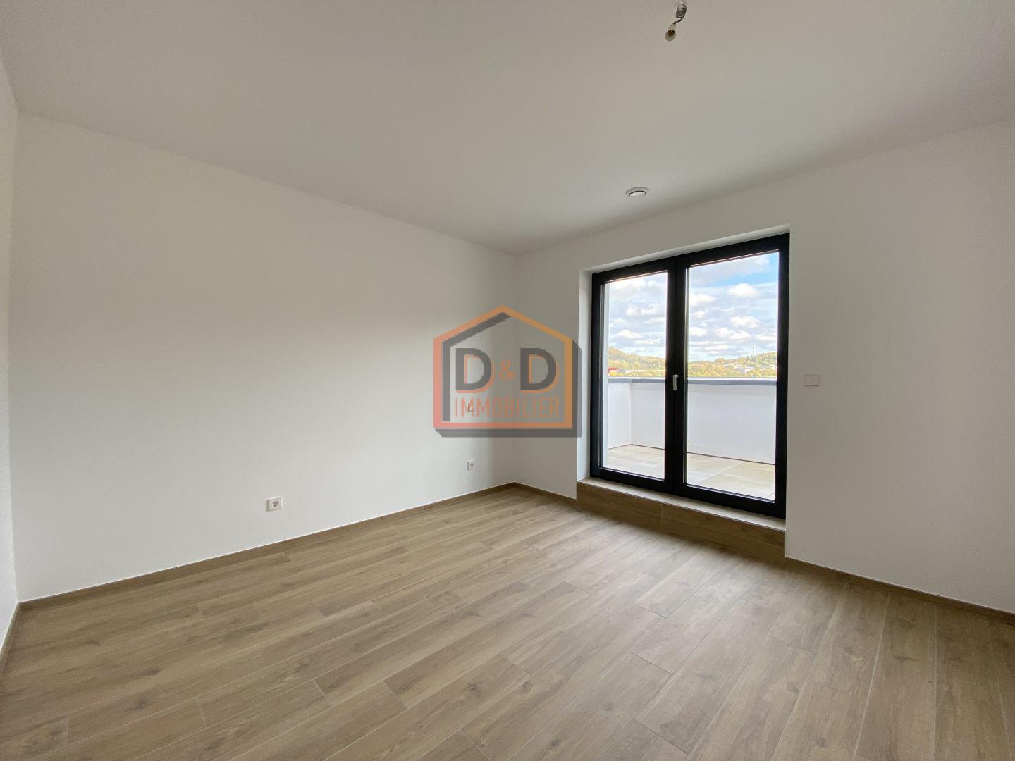 Maison à Differdange, 170 m², 3 chambres, 1 salle de bain, 2 garages, 2 700 €/mois